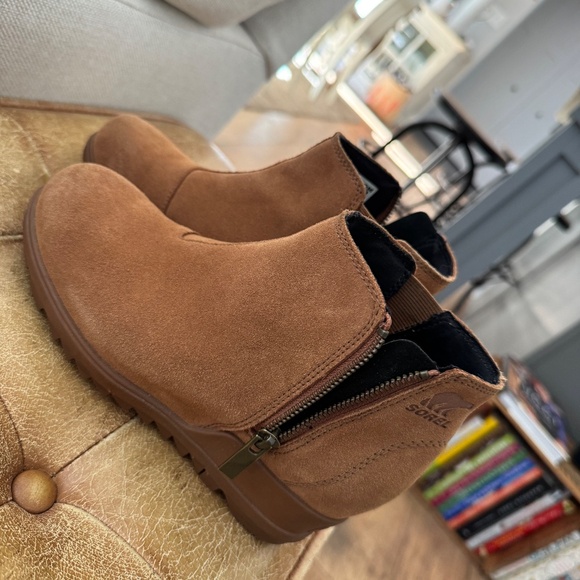 Sorel tan suede boots size 6 - Picture 5 of 5